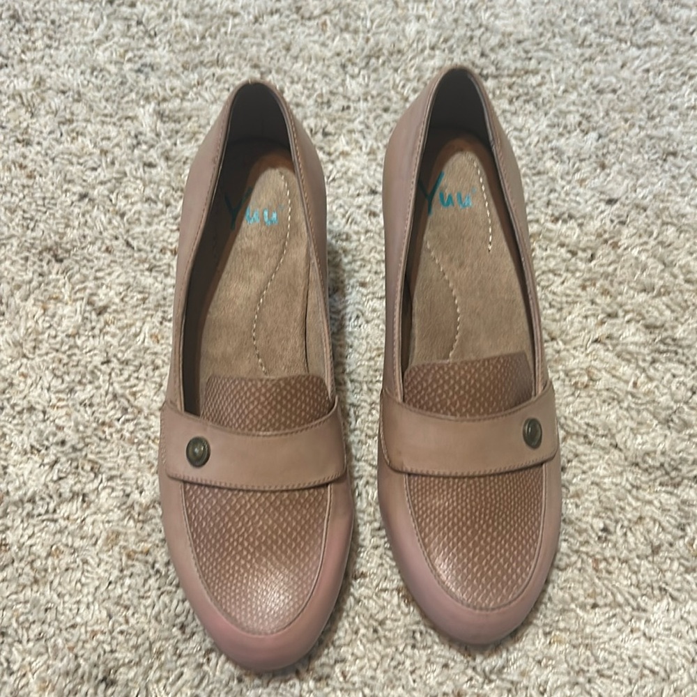 Heeled loafers